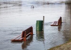 bench, flood, calamity-6758067.jpg